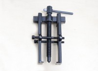 Adjustable two-arm puller for bearings 40x80 mm