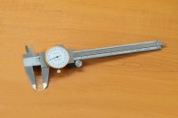 Analog caliper with dial indicator