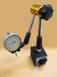 Magnetic stand for dial indicator, indicator - central