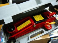 2t car jack in a plastic case